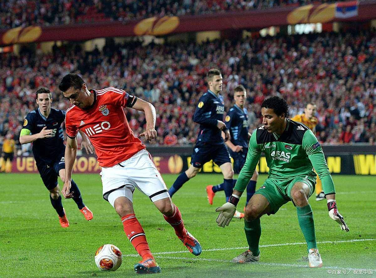 开云体育-包含赛前埃因霍温备战足总杯，外线爆发细节曝光，更衣室稳定，控场能力受关注的词条