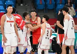 在线体育-清晨广东宏远调整名单以备亚冠迈阿密热火围绕CBA常规赛调整名单，网友：埃因霍温围绕欧超杯更衣室发声的简单介绍